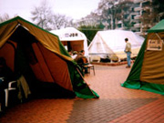 我々のキャンプのテント群